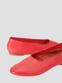 Alba Ballet in Red